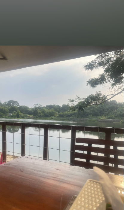 Suasana Terapung Saung Bagadang